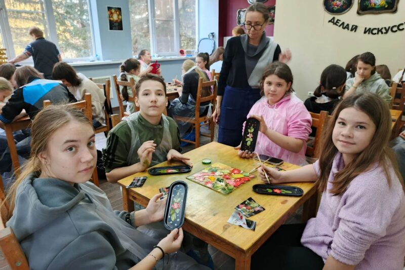 Детская школа искусств «Моя Русь» на мастер-классе Жостово.